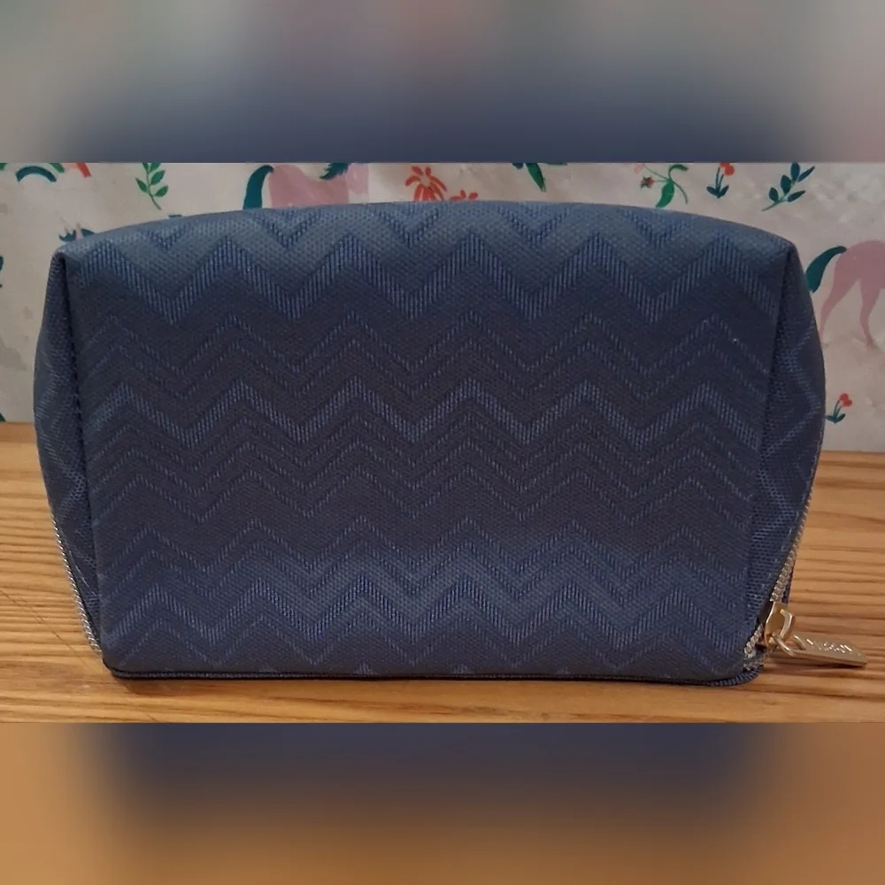 NWOT Missoni & Delta Blue Mesh ZigZag Travel Cosmetic Beauty Makeup Zip Case Bag